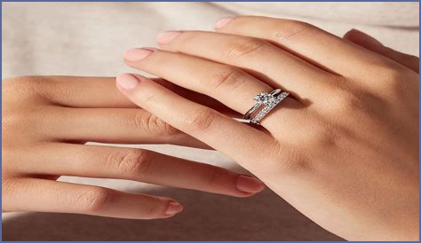 Why Doesn't Alex Wagner Wear A Wedding Ring?